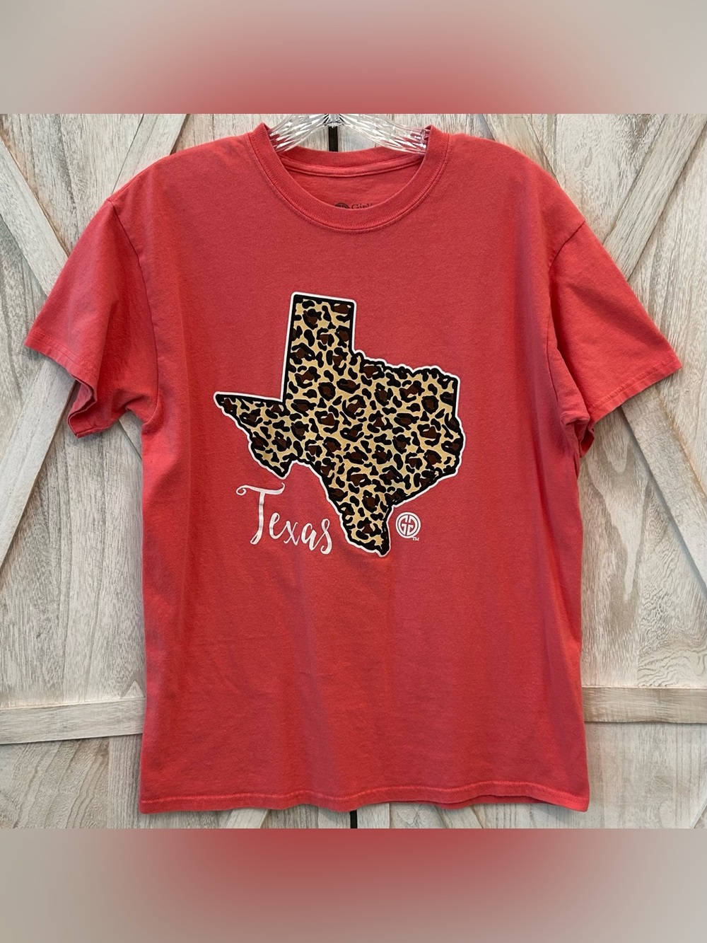 Girlie Girl Originals Texas Leopard Print Graphic Tee Coral Pink Women’s Medium
